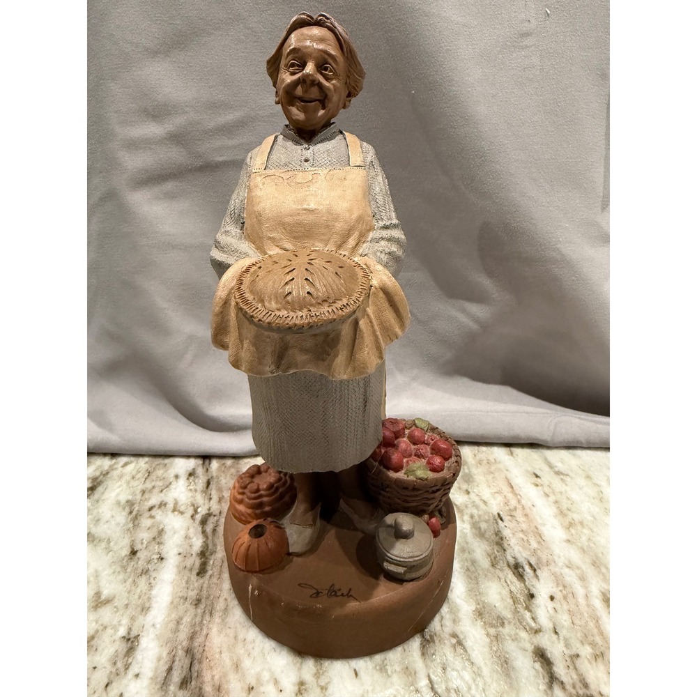 Maggie Pie Maker Retired Signed Tom Clark 1990